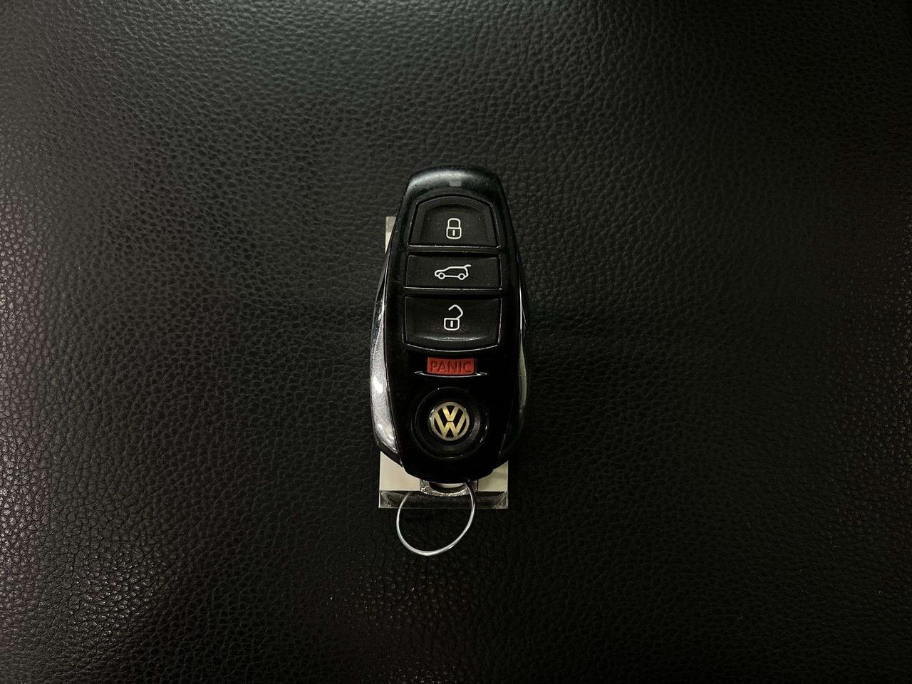 2013 Volkswagen Touareg COMFORTLINE SPORT AWD | HTD LEATHER | PANO ROOF Photo