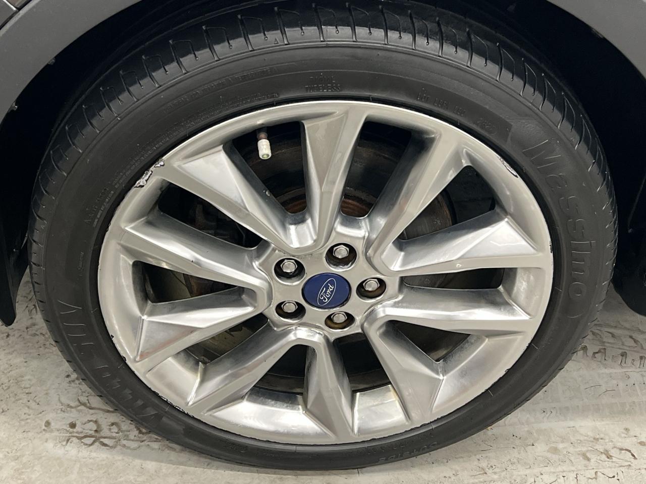 2015 Ford Escape SE AWD | LOW KMS! | HTD LEATHER | 19IN ALLOYS| NAV Photo