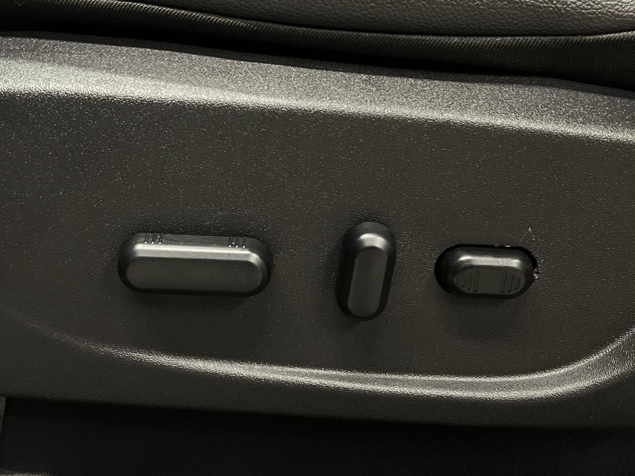 2015 Ford Escape SE AWD | LOW KMS! | HTD LEATHER | 19IN ALLOYS| NAV Photo