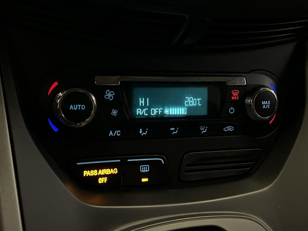 2015 Ford Escape SE AWD | LOW KMS! | HTD LEATHER | 19IN ALLOYS| NAV Photo