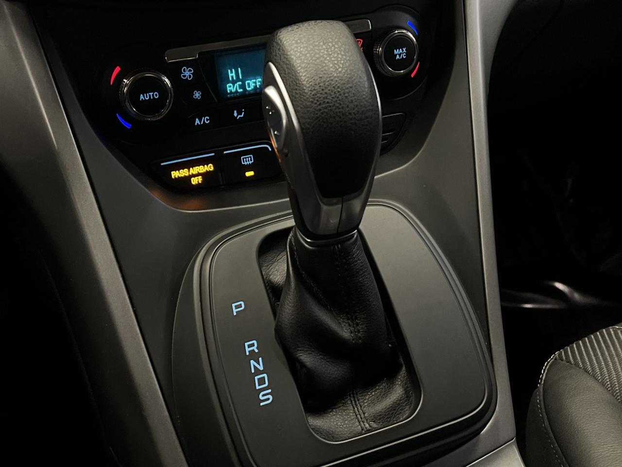 2015 Ford Escape SE AWD | LOW KMS! | HTD LEATHER | 19IN ALLOYS| NAV Photo