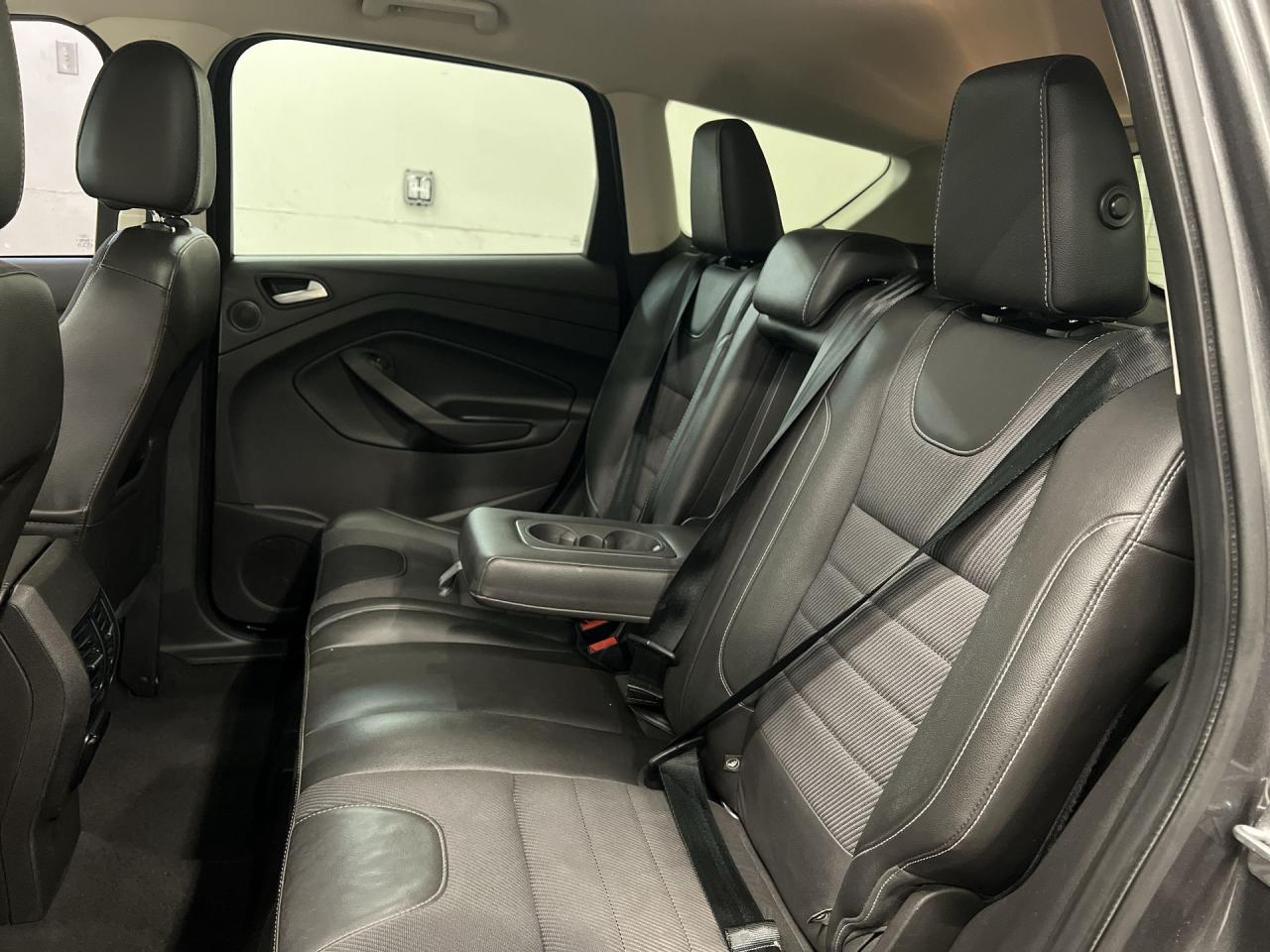 2015 Ford Escape SE AWD | LOW KMS! | HTD LEATHER | 19IN ALLOYS| NAV Photo