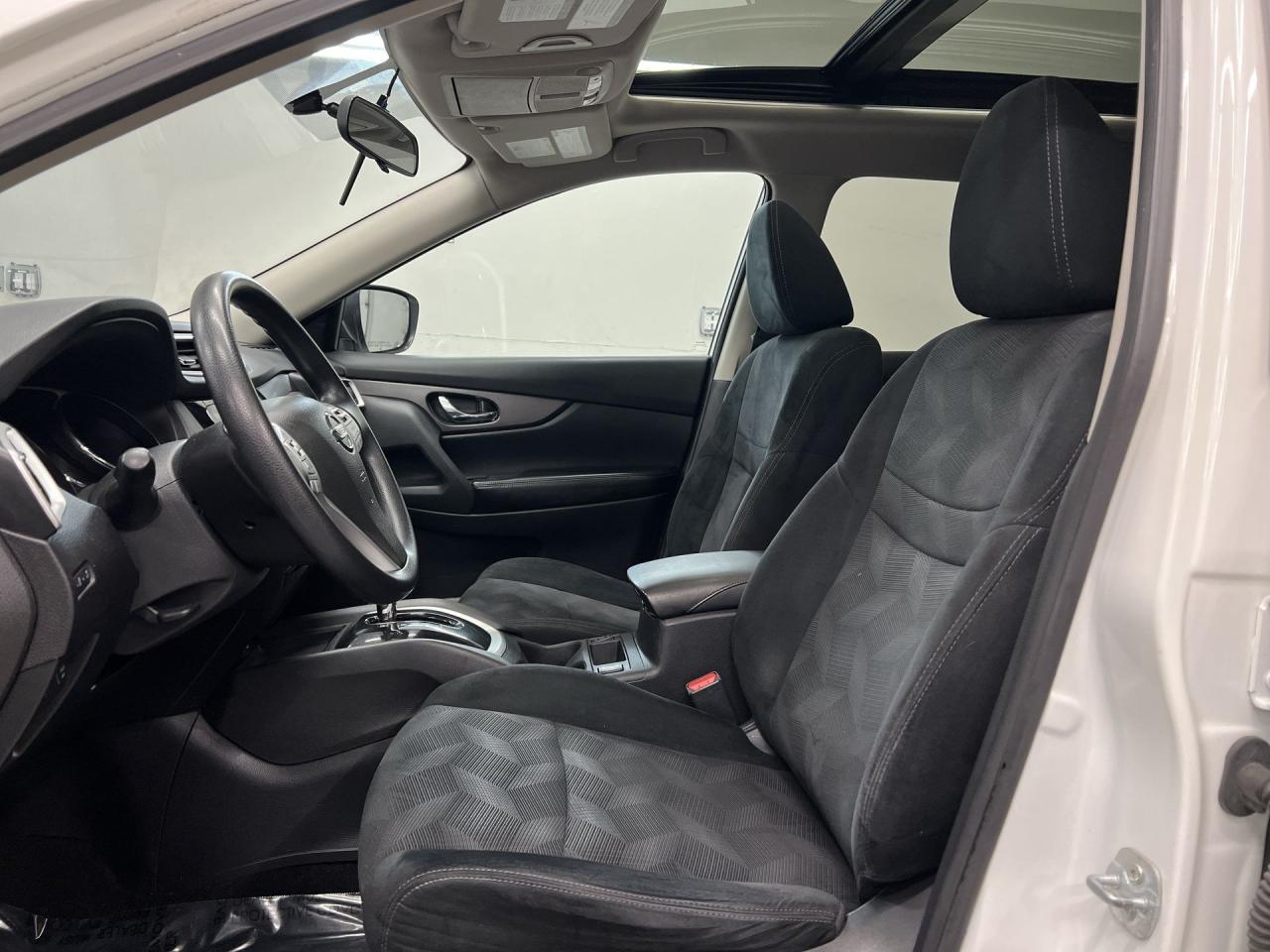 2016 Nissan Rogue SV TECH AWD | PANO ROOF | HTD SEATS | 360 CAM Photo