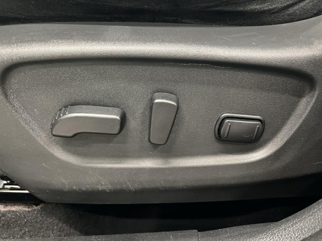 2016 Nissan Rogue SV TECH AWD | PANO ROOF | HTD SEATS | 360 CAM Photo