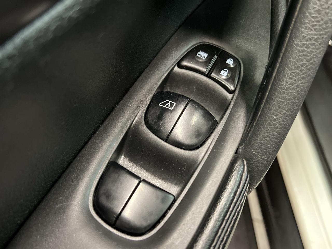 2016 Nissan Rogue SV TECH AWD | PANO ROOF | HTD SEATS | 360 CAM Photo