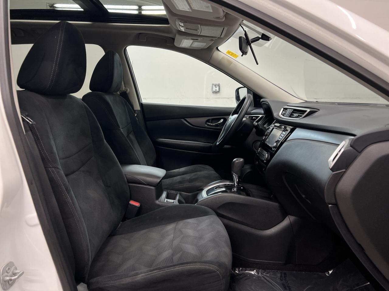 2016 Nissan Rogue SV TECH AWD | PANO ROOF | HTD SEATS | 360 CAM Photo