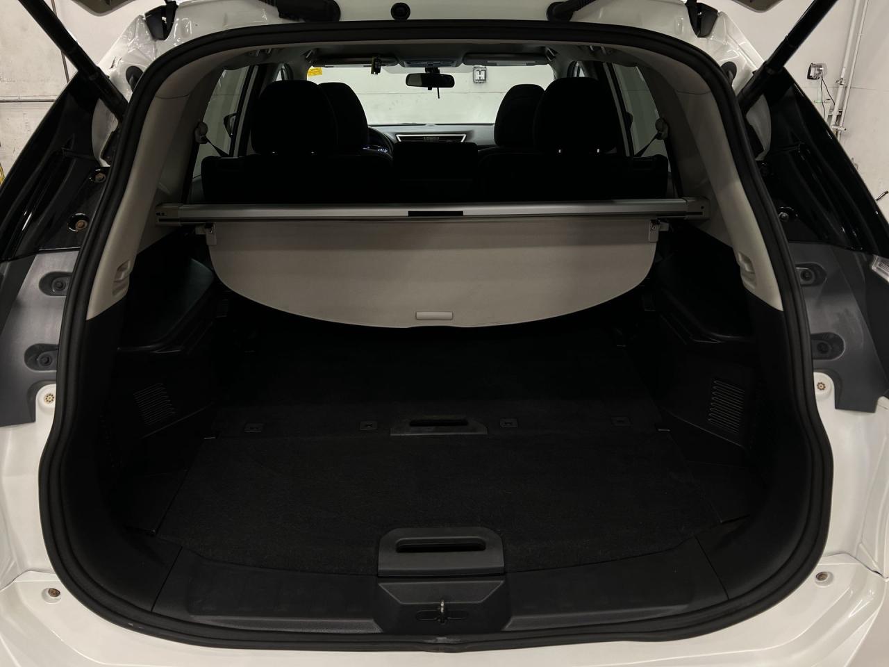 2016 Nissan Rogue SV TECH AWD | PANO ROOF | HTD SEATS | 360 CAM Photo