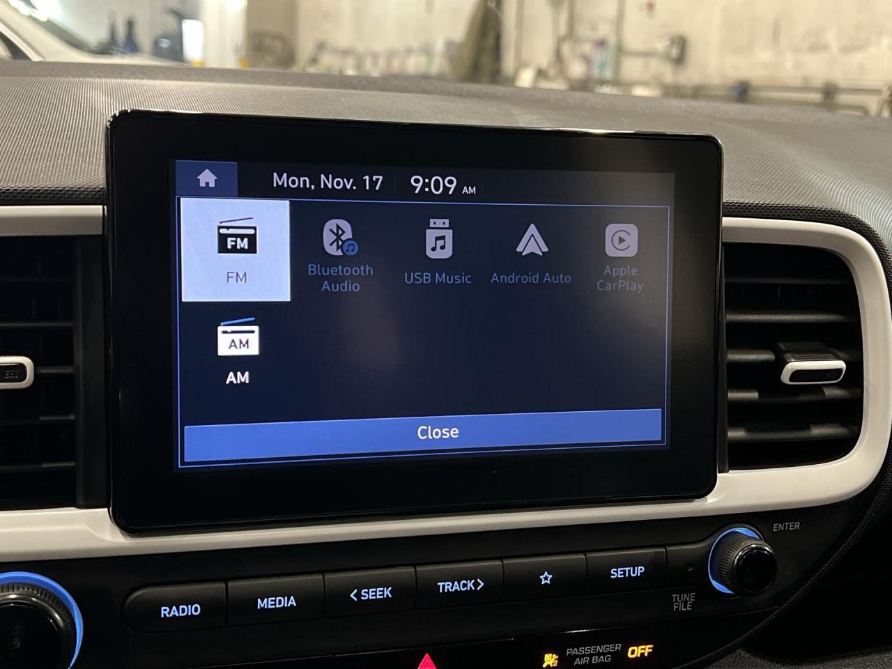 2023 Hyundai Venue ULTIMATE | SUNROOF | HTD SEATS | WIRELESS CARPLAY Photo