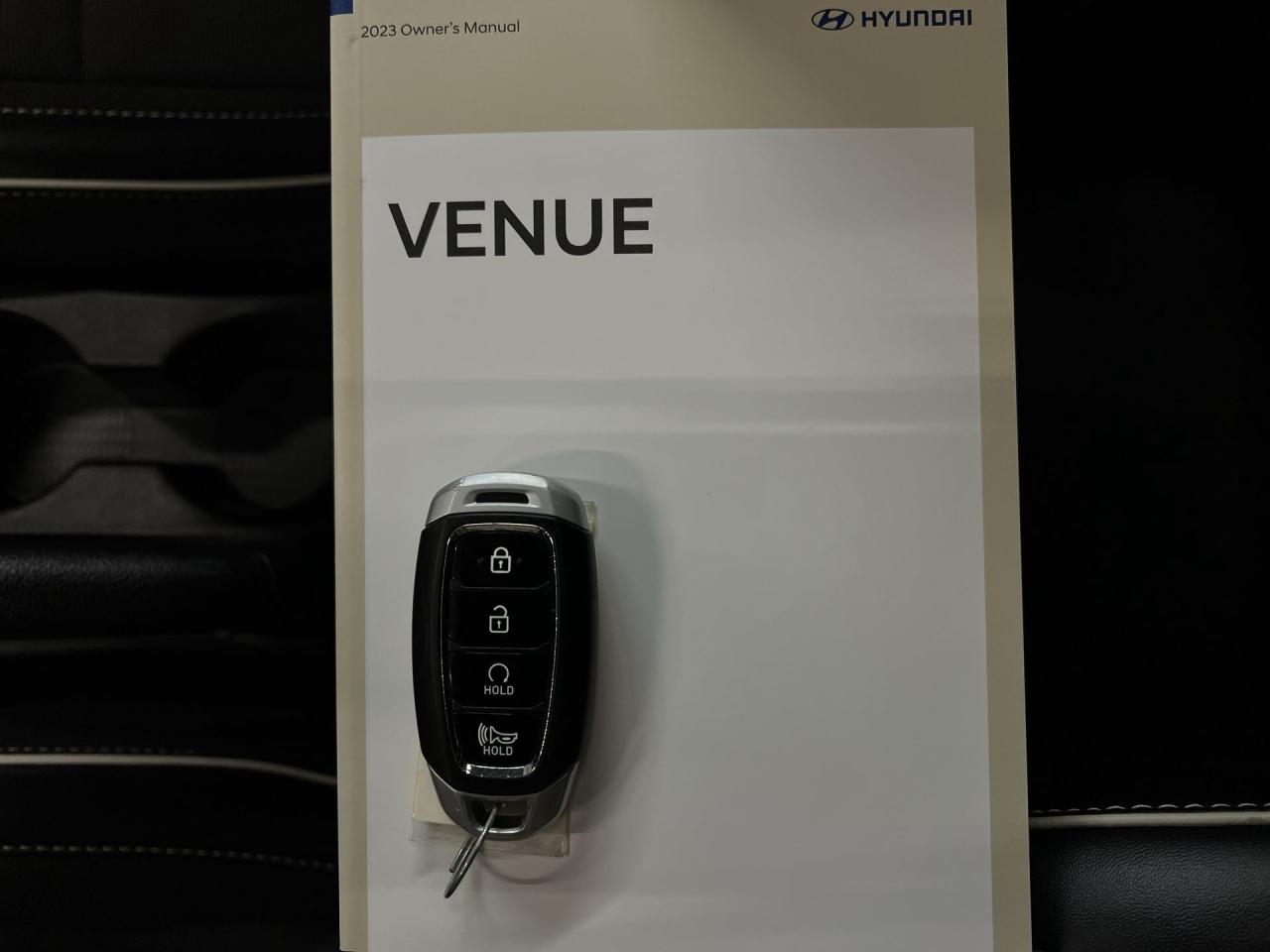 2023 Hyundai Venue ULTIMATE | SUNROOF | HTD SEATS | WIRELESS CARPLAY Photo