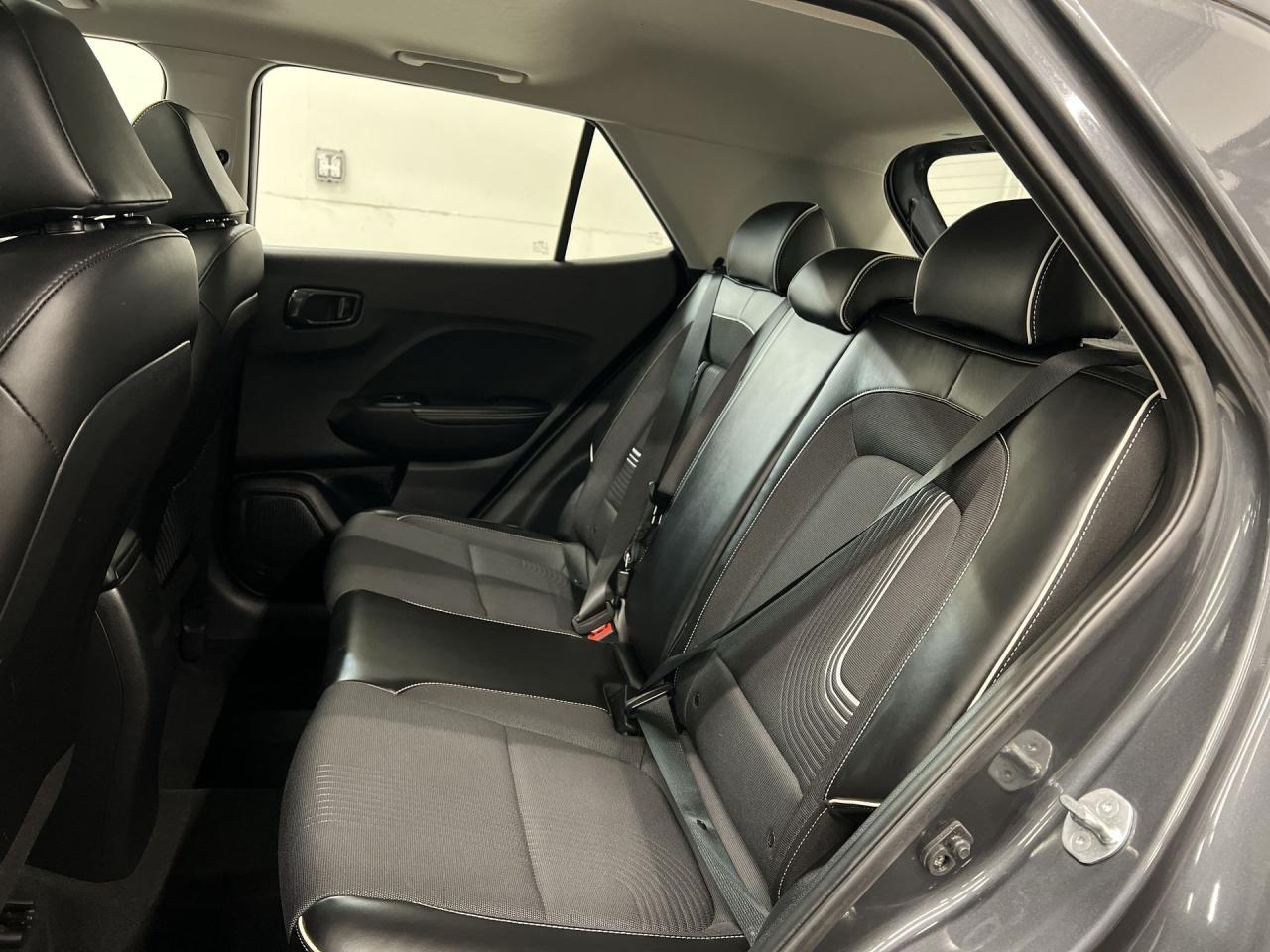 2023 Hyundai Venue ULTIMATE | SUNROOF | HTD SEATS | WIRELESS CARPLAY Photo
