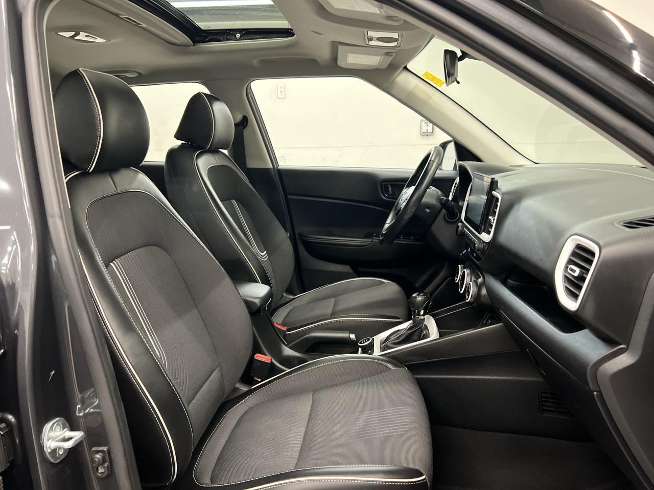 2023 Hyundai Venue ULTIMATE | SUNROOF | HTD SEATS | WIRELESS CARPLAY Photo