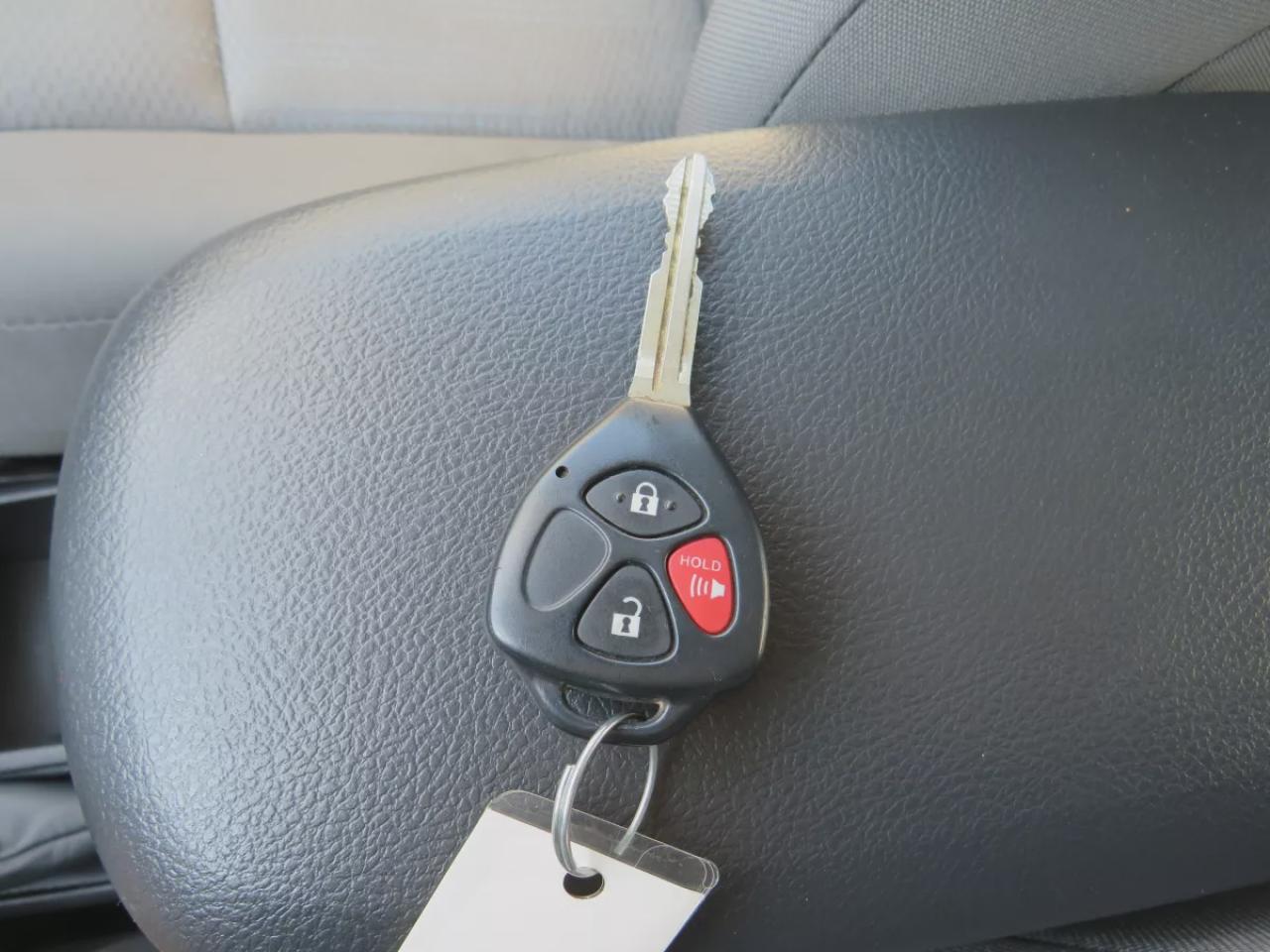 2012 Toyota Matrix ( **EXTREMELY LOW KMS!!**CLEAN TITLE/NO ACCIDENTS!!**SAFETY/CERTIFIED!!**POWER WINDOWS**CRUISE CONTROL**A/C** POWER WINDOWS**POWER LOCKS** AM/FM/CD RADIO**) Photo