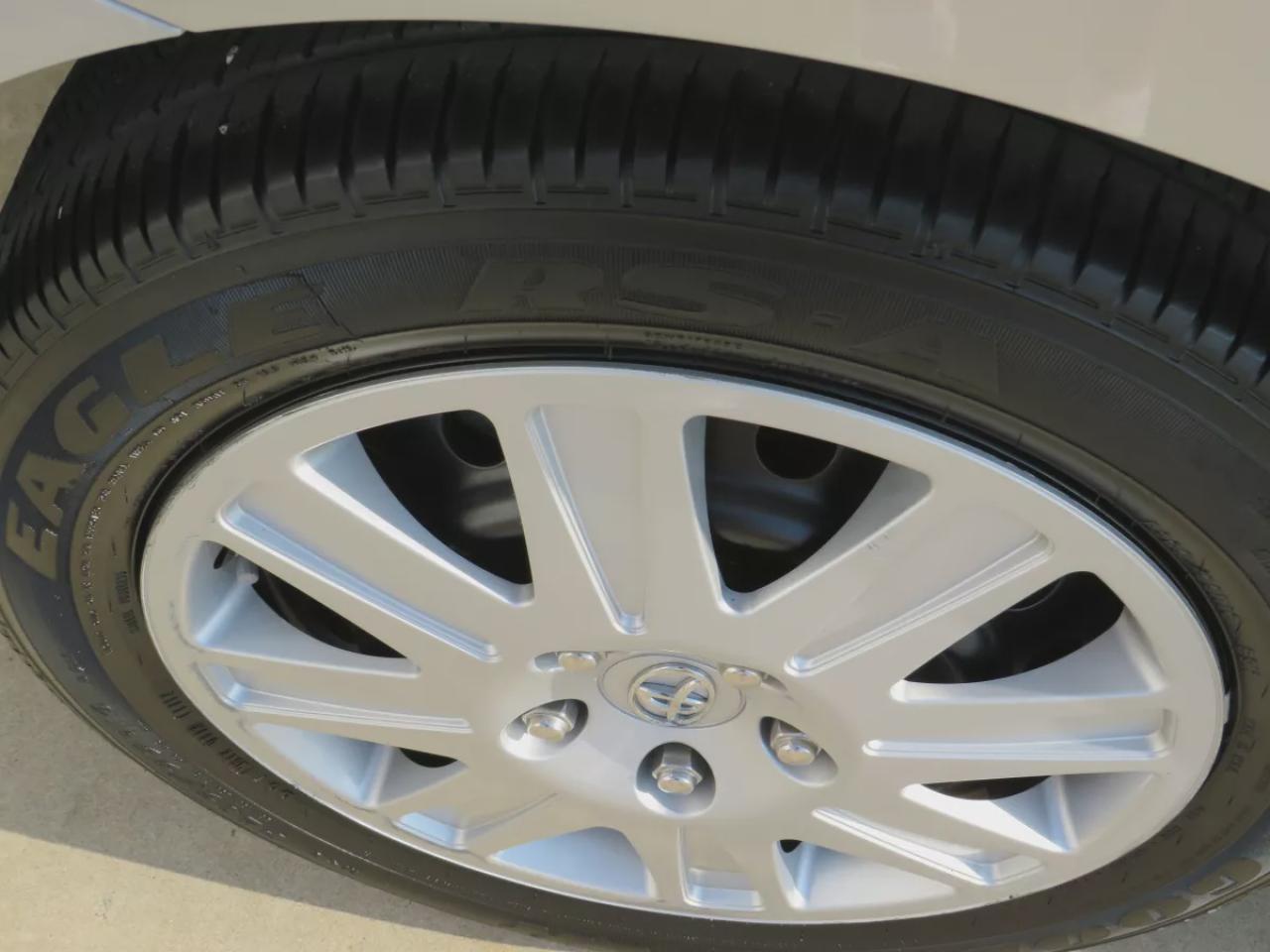 2012 Toyota Matrix ( **EXTREMELY LOW KMS!!**CLEAN TITLE/NO ACCIDENTS!!**SAFETY/CERTIFIED!!**POWER WINDOWS**CRUISE CONTROL**A/C** POWER WINDOWS**POWER LOCKS** AM/FM/CD RADIO**) Photo