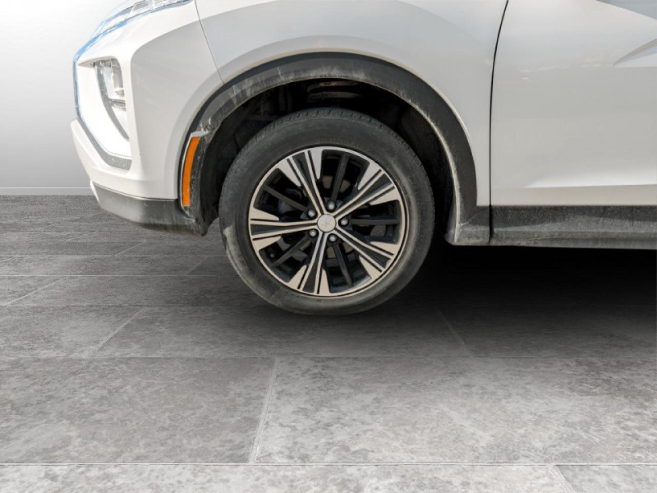 2022 Mitsubishi Eclipse Cross SE  **BLIND SPOT - APPLE CP** Photo