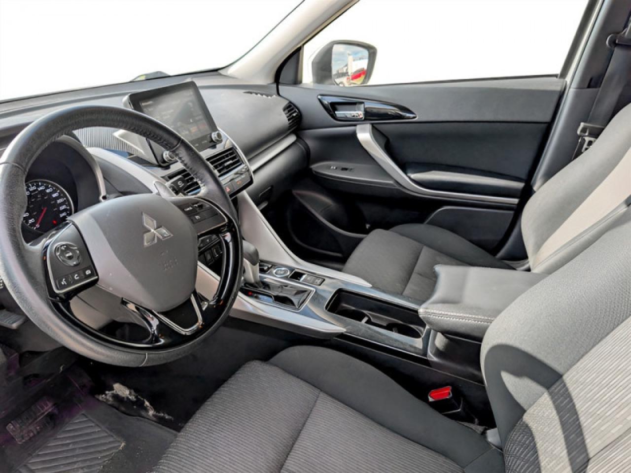 2022 Mitsubishi Eclipse Cross SE  **BLIND SPOT - APPLE CP** Photo