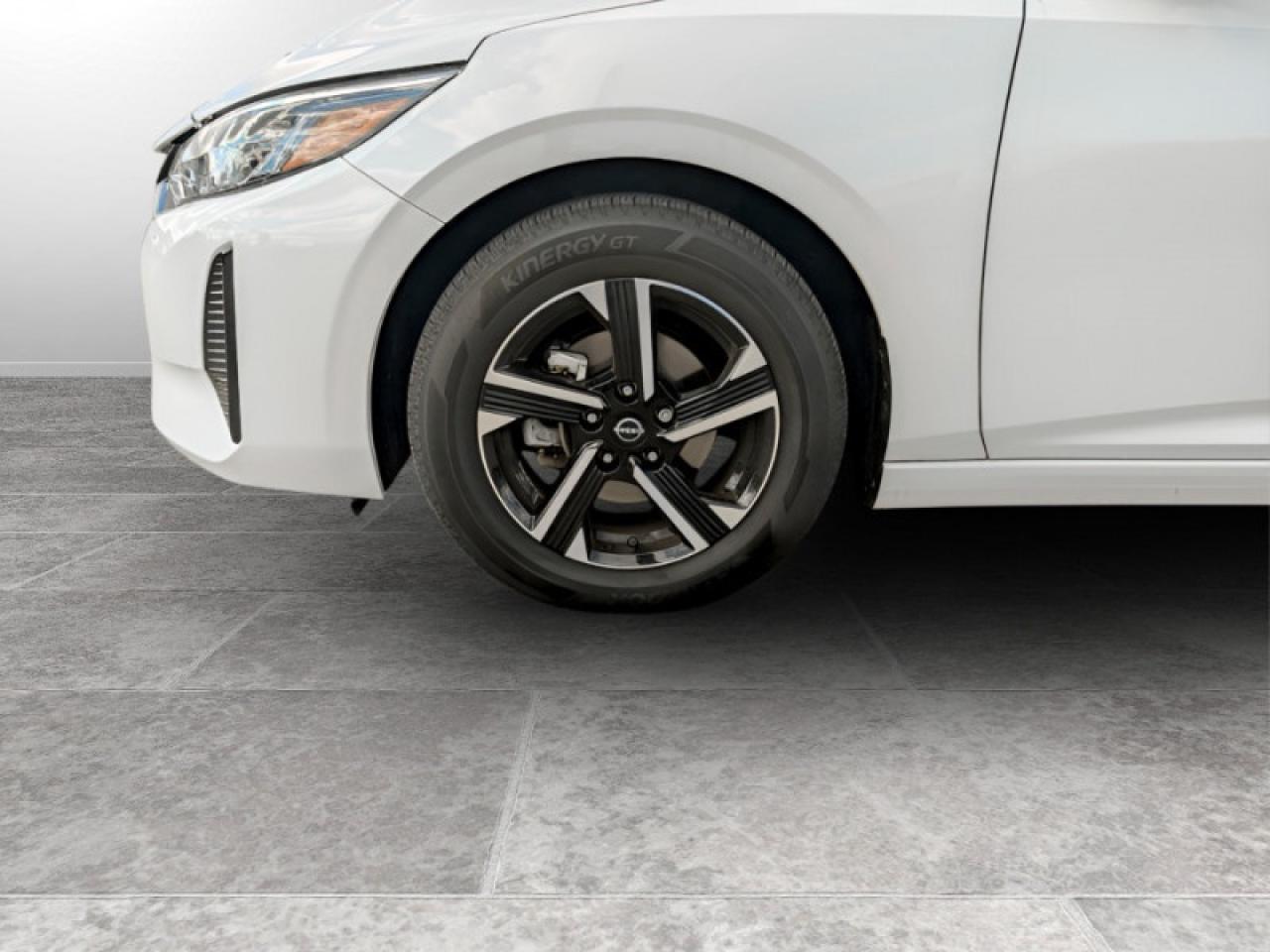 2024 Nissan Sentra SV  **ONLY 10,000 KMS** Photo