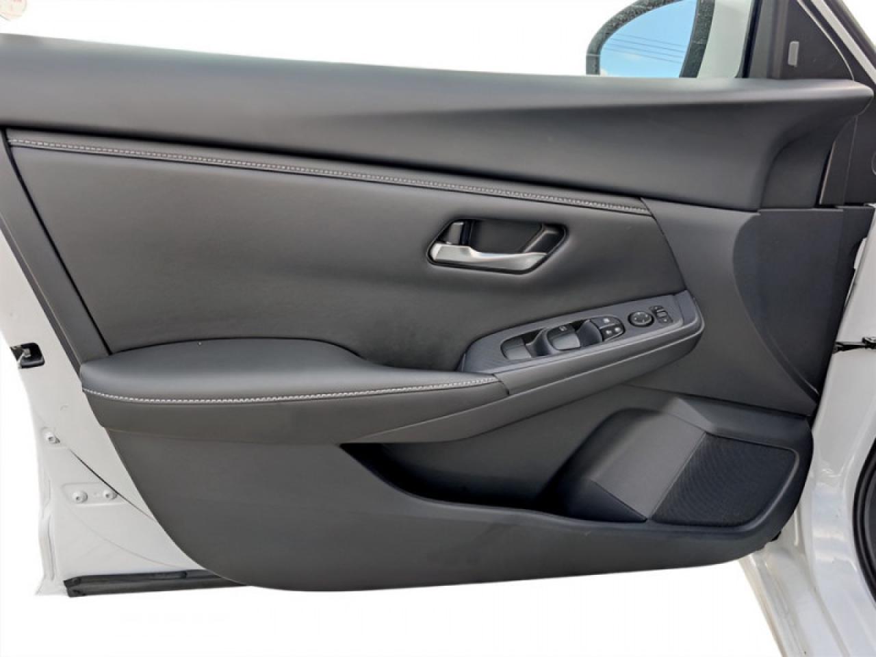 2024 Nissan Sentra SV  **ONLY 10,000 KMS** Photo