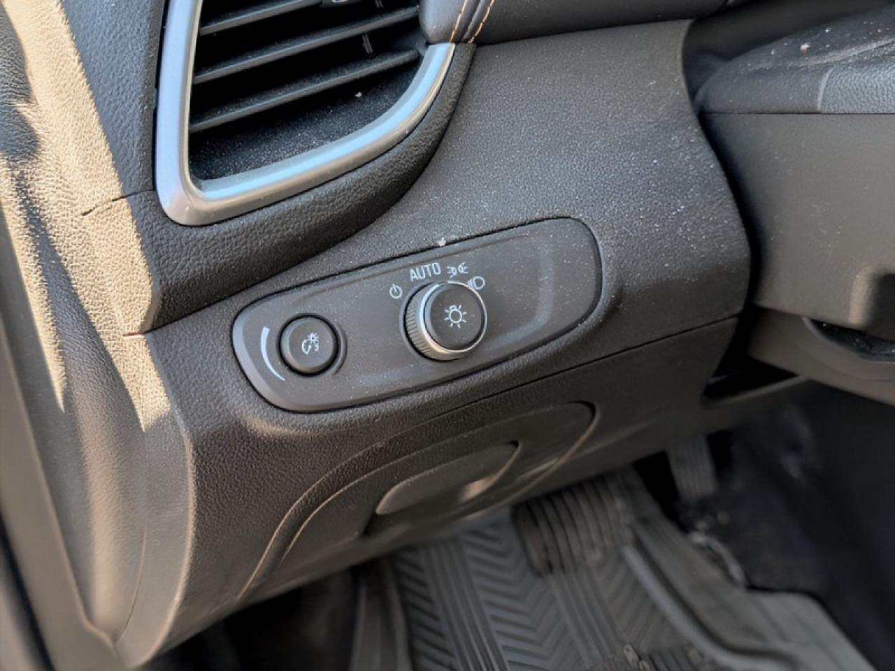 2021 Chevrolet Trax LT  **LOW KMS - CLEAN CARFAX** Photo