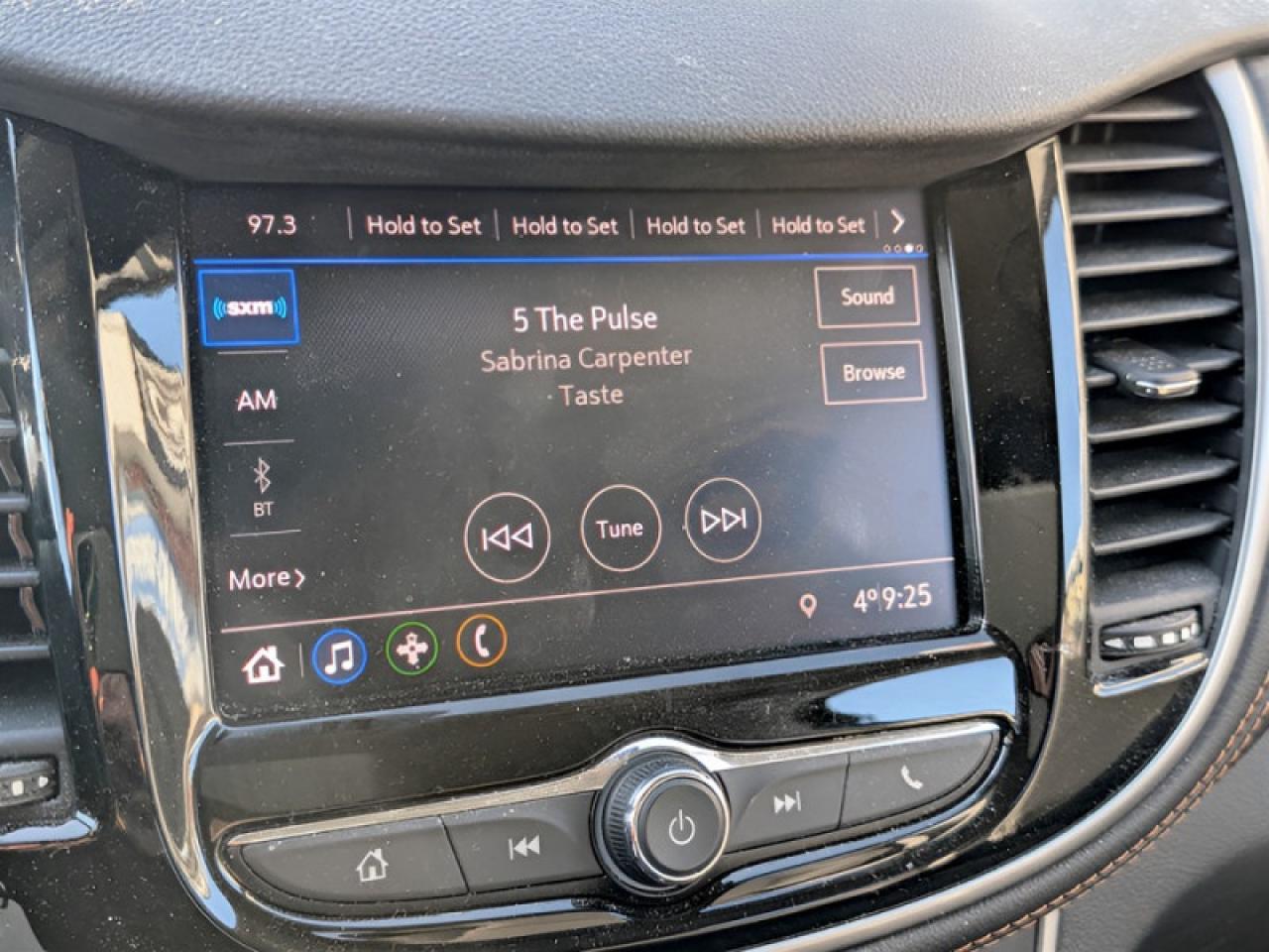 2021 Chevrolet Trax LT  **LOW KMS - CLEAN CARFAX** Photo