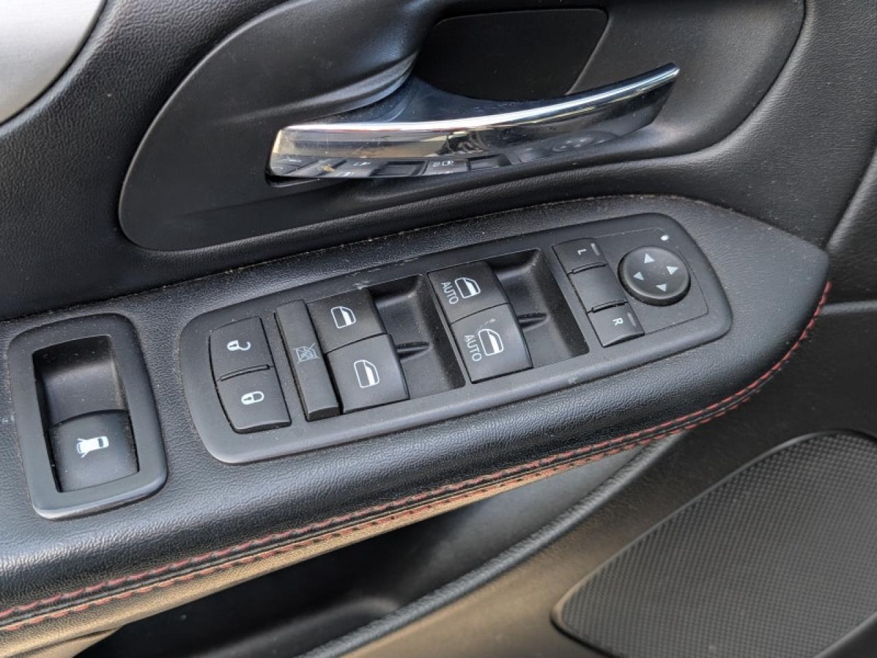 2016 Dodge Grand Caravan R/T Photo