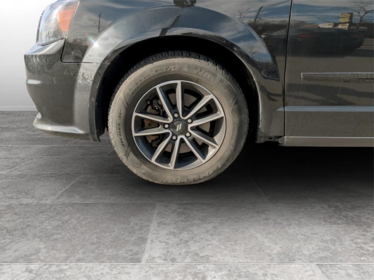 2016 Dodge Grand Caravan R/T  **POWER SLIDING DOORS** Photo