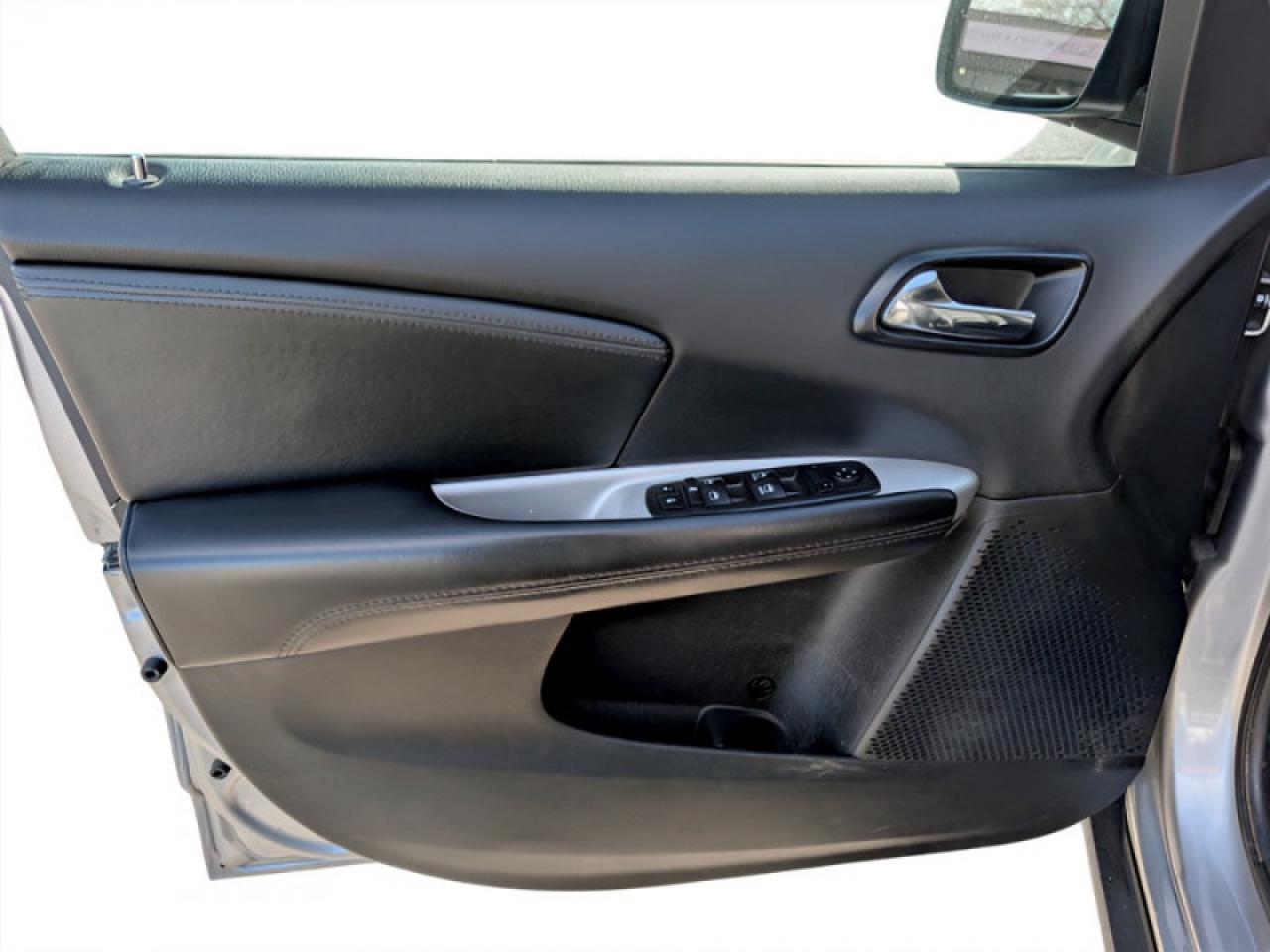 2018 Dodge Journey SXT  **LOW KMS - V6 - AWD** Photo