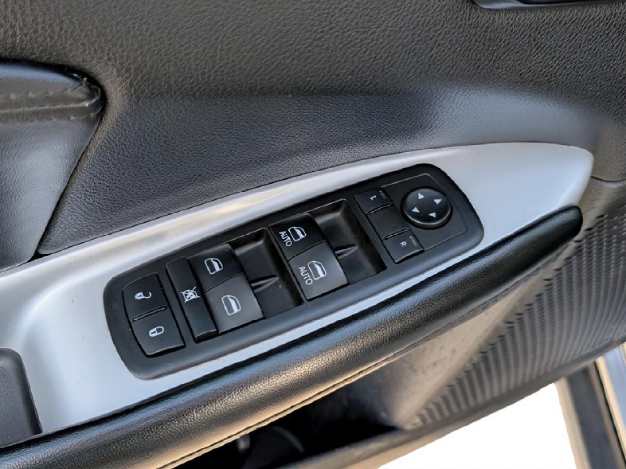 2018 Dodge Journey SXT  **LOW KMS - V6 - AWD** Photo