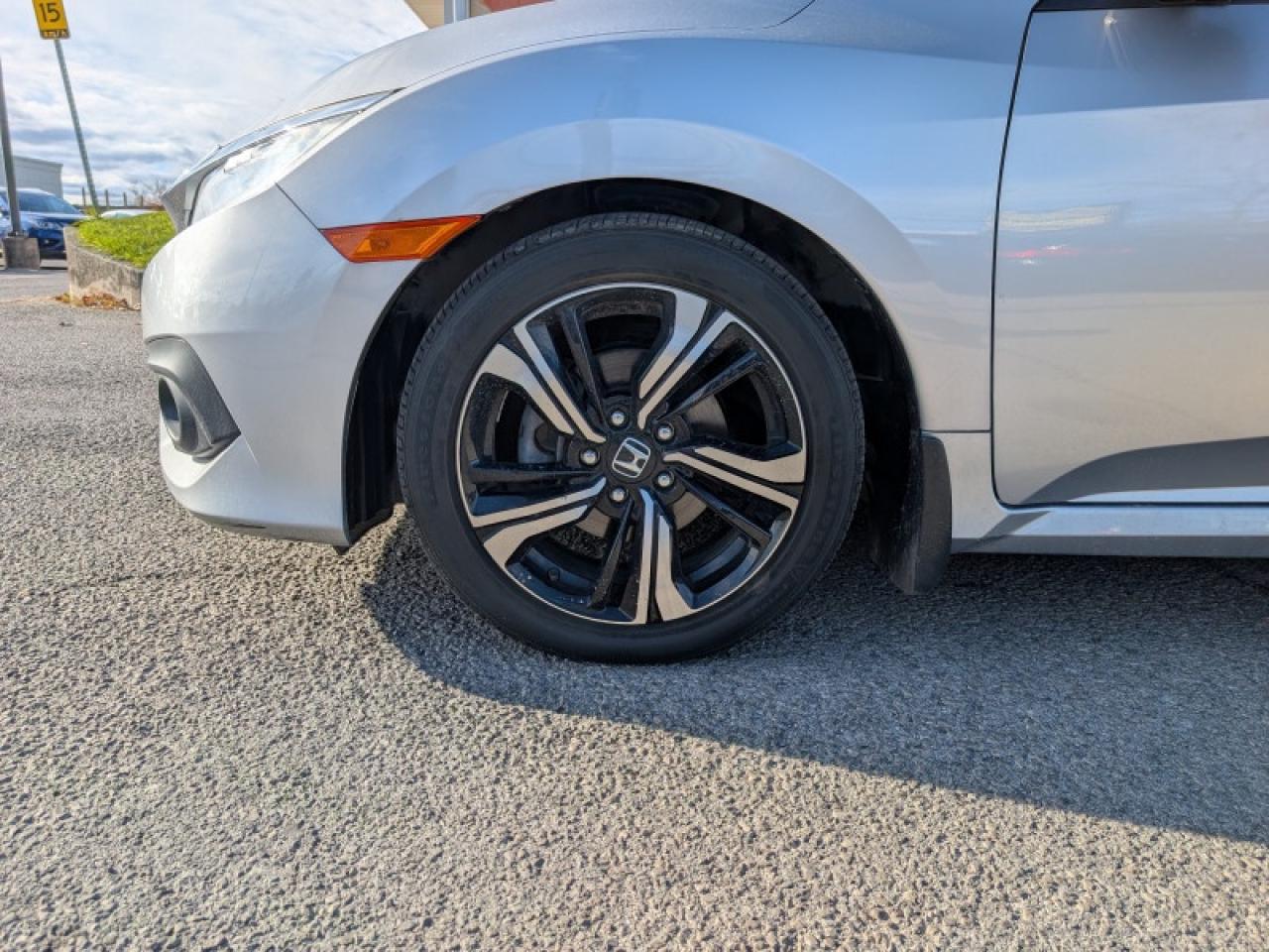 2018 Honda Civic Sedan Touring Photo