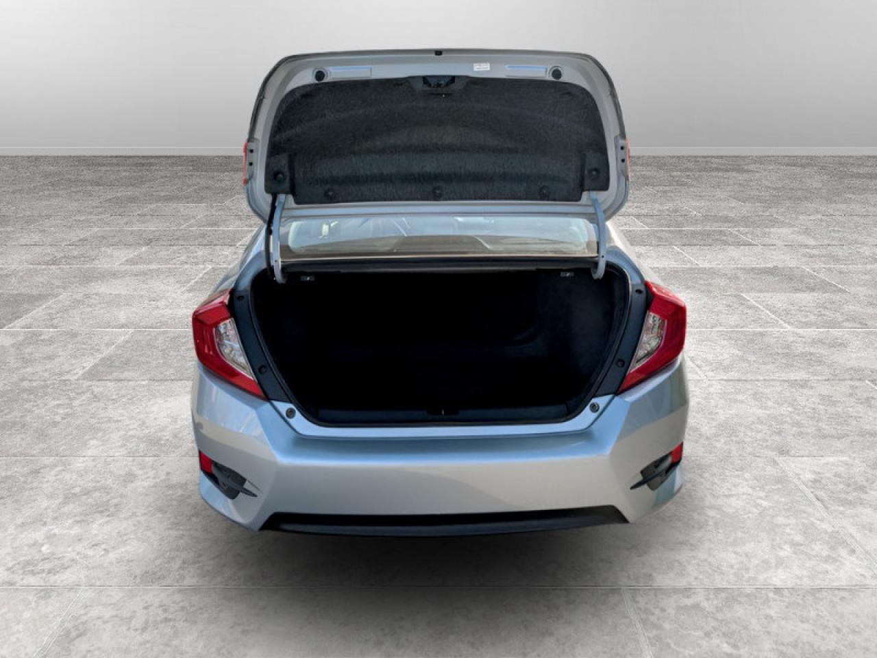 2018 Honda Civic Sedan Touring  **LOW KMS - CLEAN CARFAX** Photo