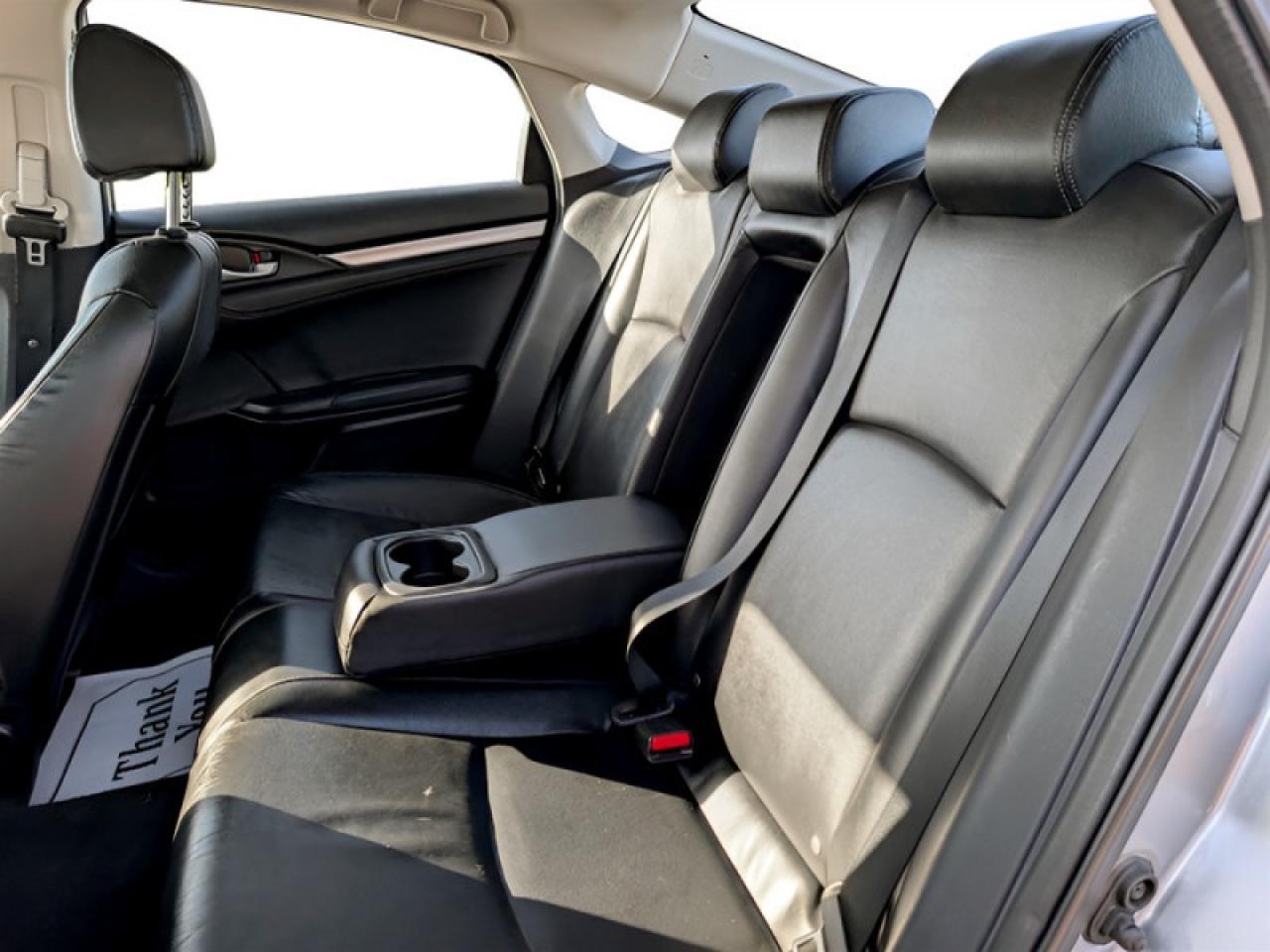 2018 Honda Civic Sedan Touring  **LOW KMS - CLEAN CARFAX** Photo