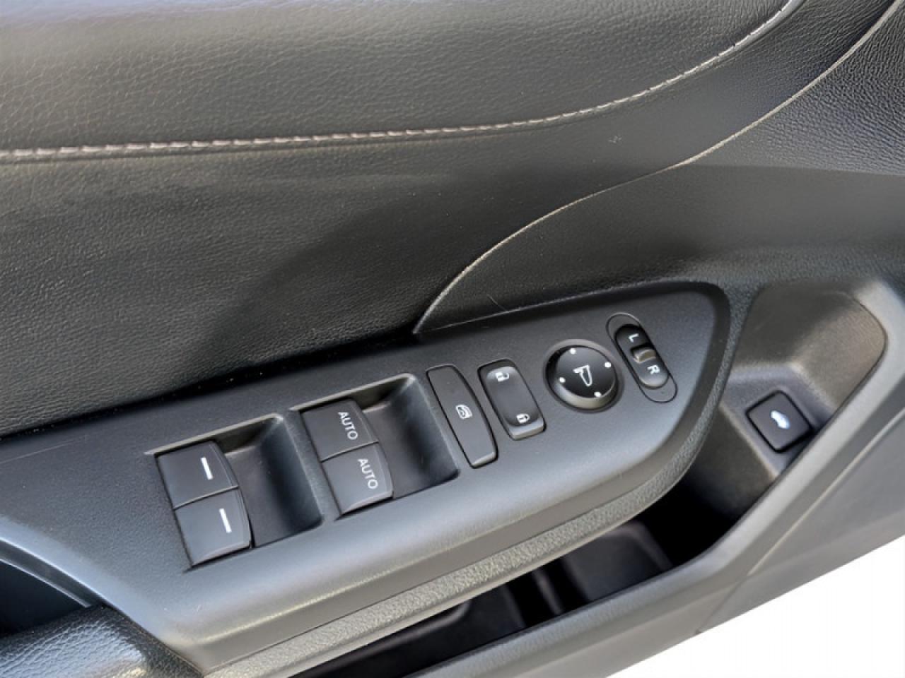 2018 Honda Civic Sedan Touring  **LOW KMS - CLEAN CARFAX** Photo