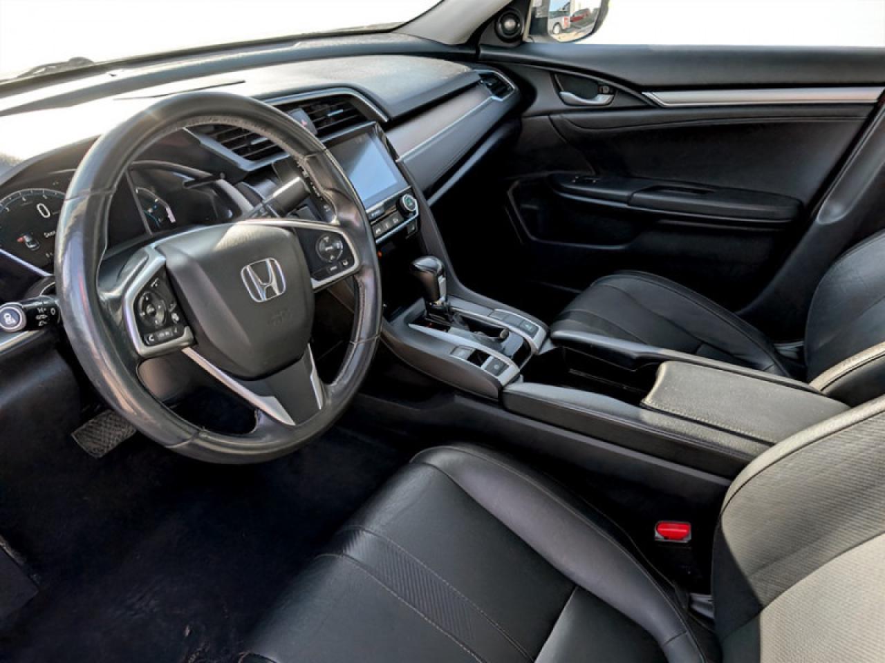 2018 Honda Civic Sedan Touring  **LOW KMS - CLEAN CARFAX** Photo