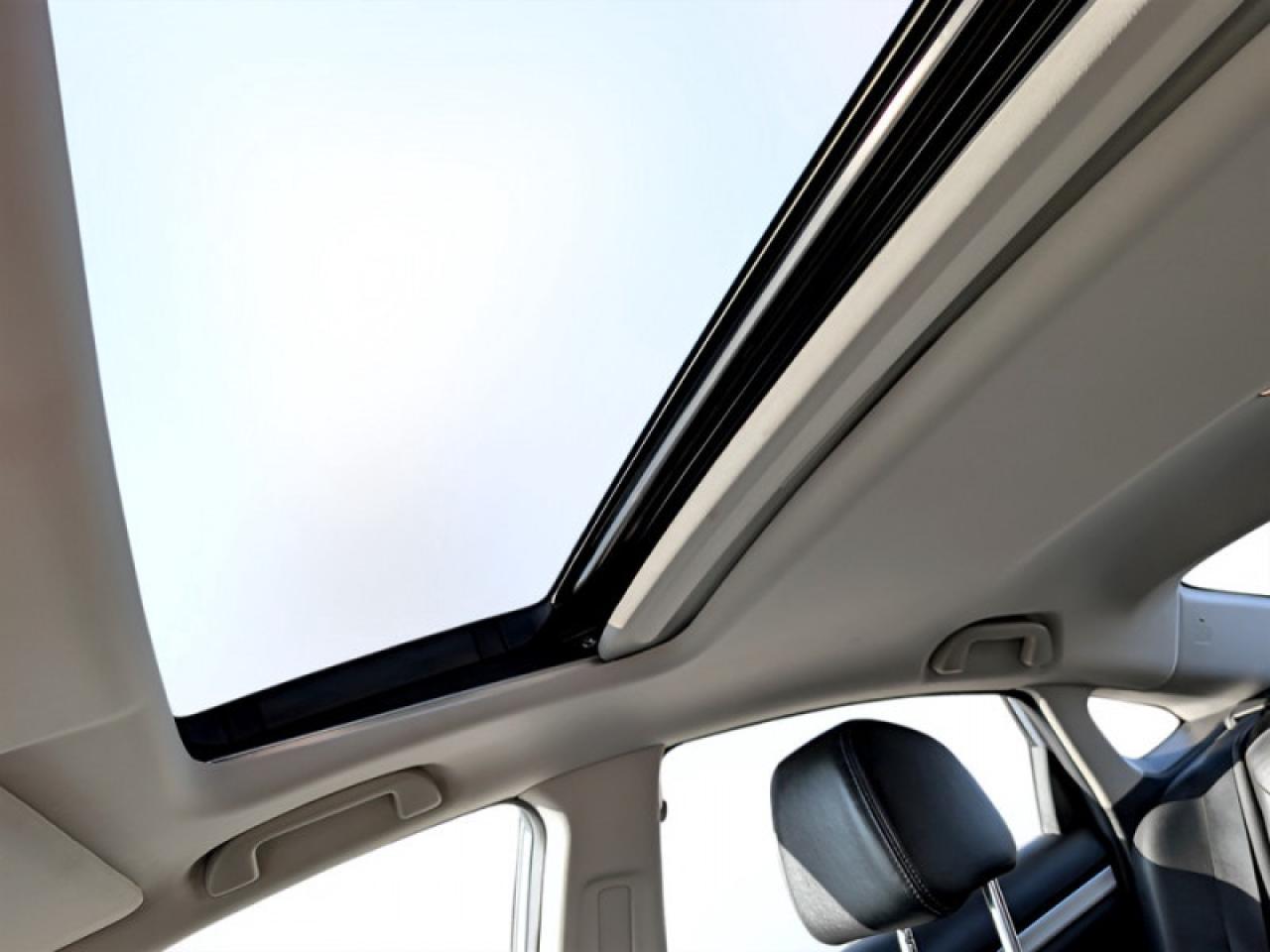 2018 Honda Civic Sedan Touring  **LOW KMS - CLEAN CARFAX** Photo