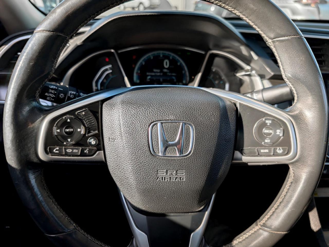 2018 Honda Civic Sedan Touring  **LOW KMS - CLEAN CARFAX** Photo