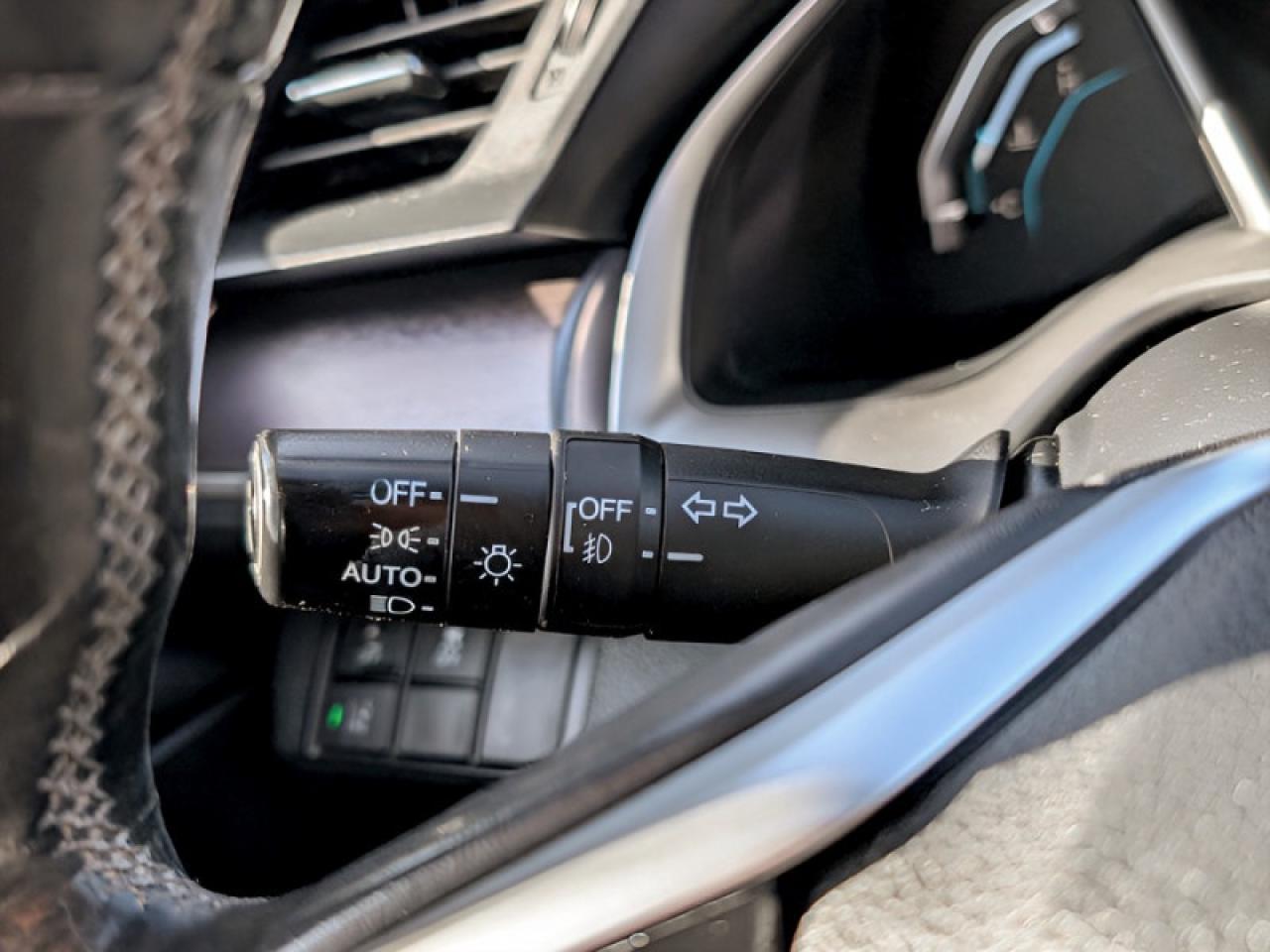 2018 Honda Civic Sedan Touring  **LOW KMS - CLEAN CARFAX** Photo