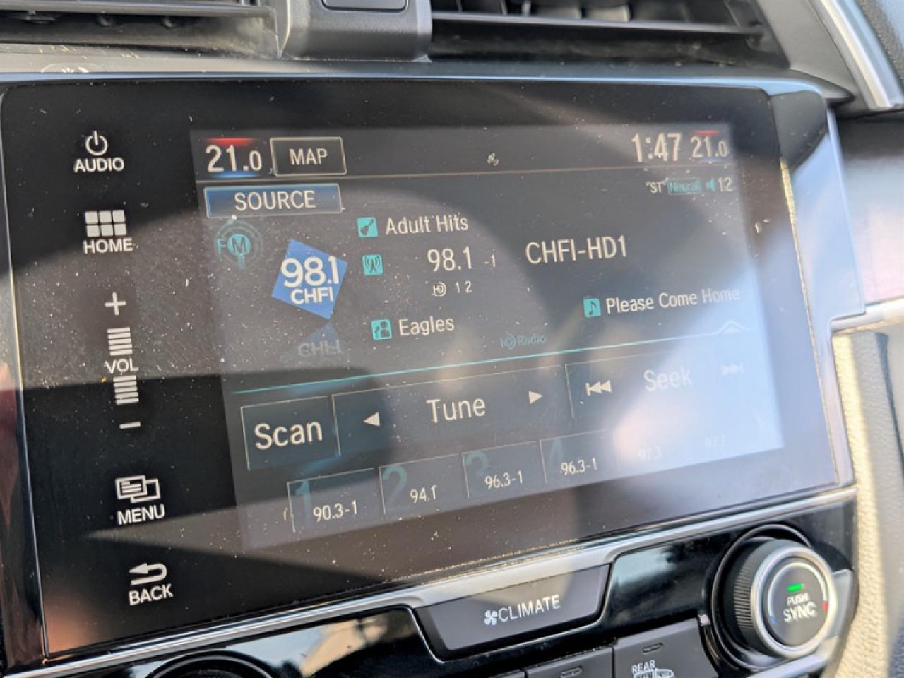 2018 Honda Civic Sedan Touring  **LOW KMS - CLEAN CARFAX** Photo