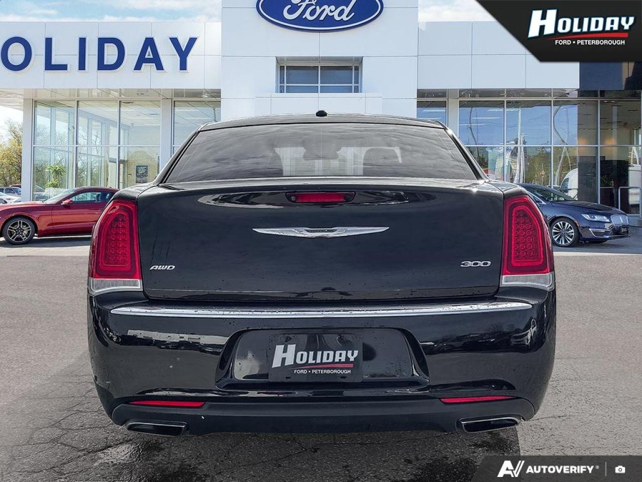 2016 Chrysler 300 Touring  Photo4