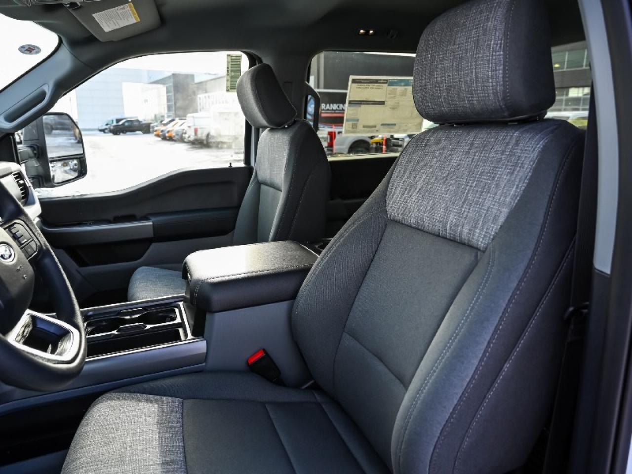 2026 Ford F-350 Super Duty DRW XLT Photo