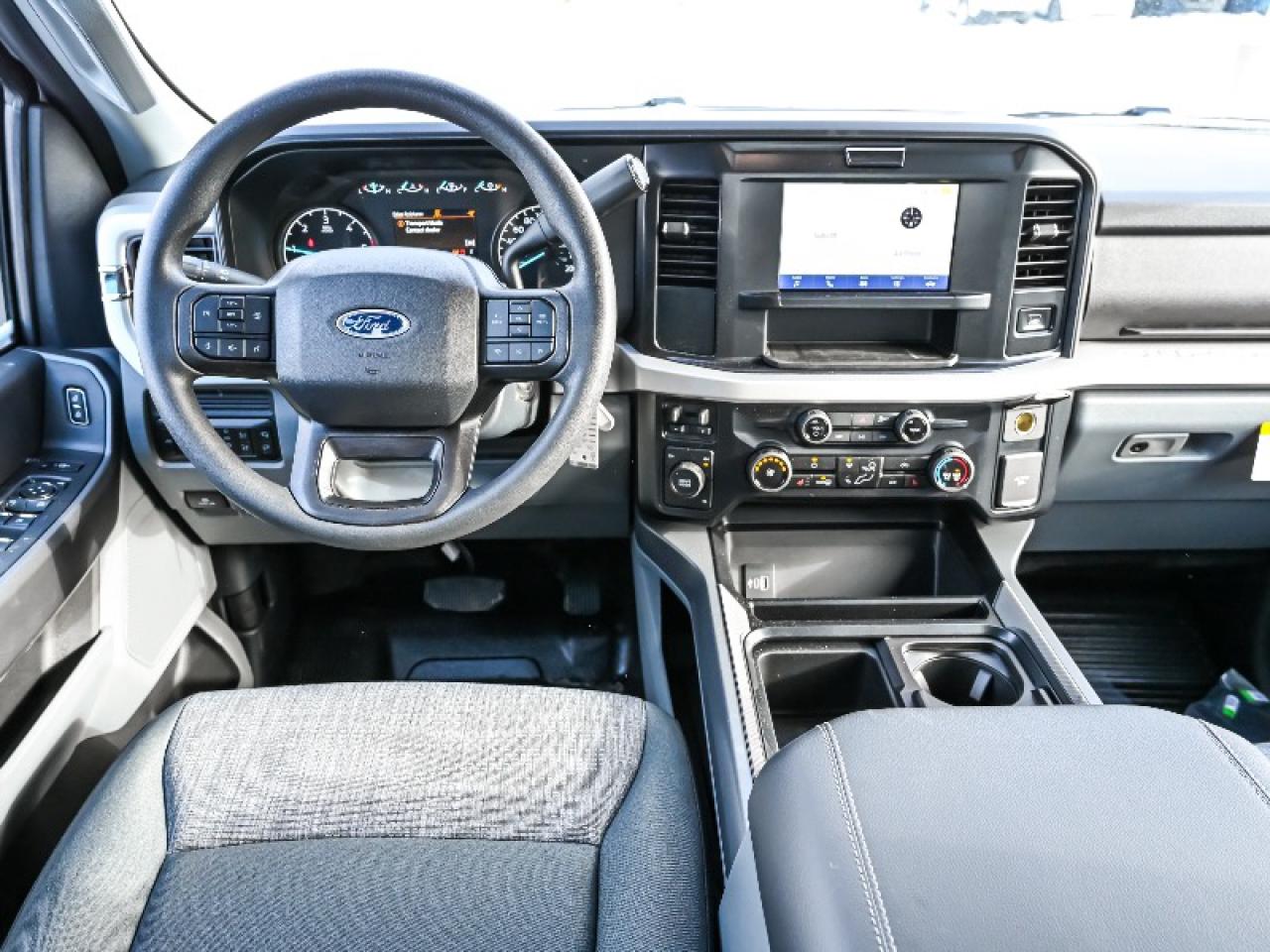 2026 Ford F-350 Super Duty DRW XLT Photo