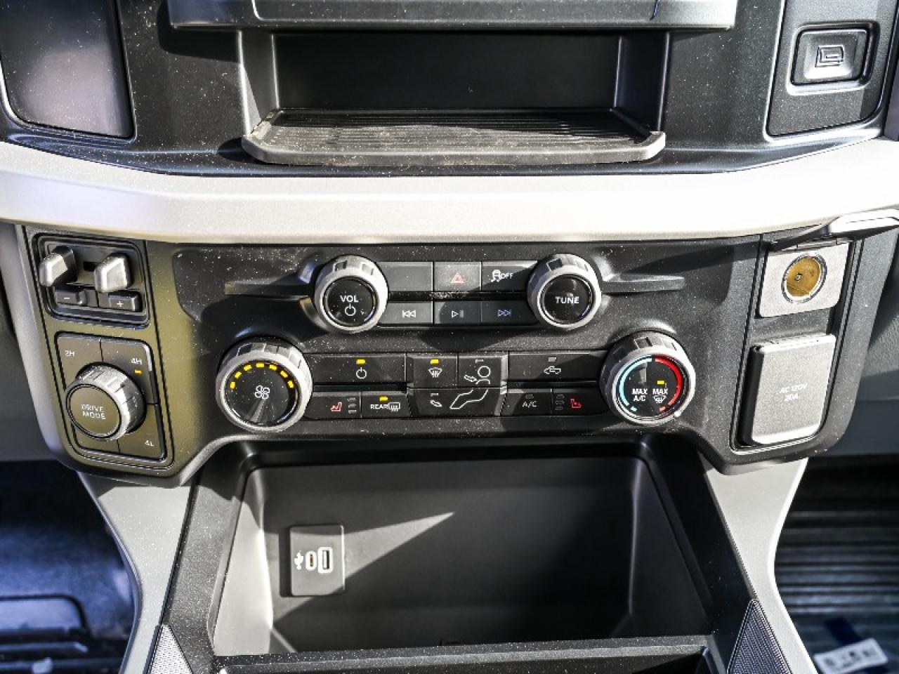 2026 Ford F-350 Super Duty DRW XLT Photo