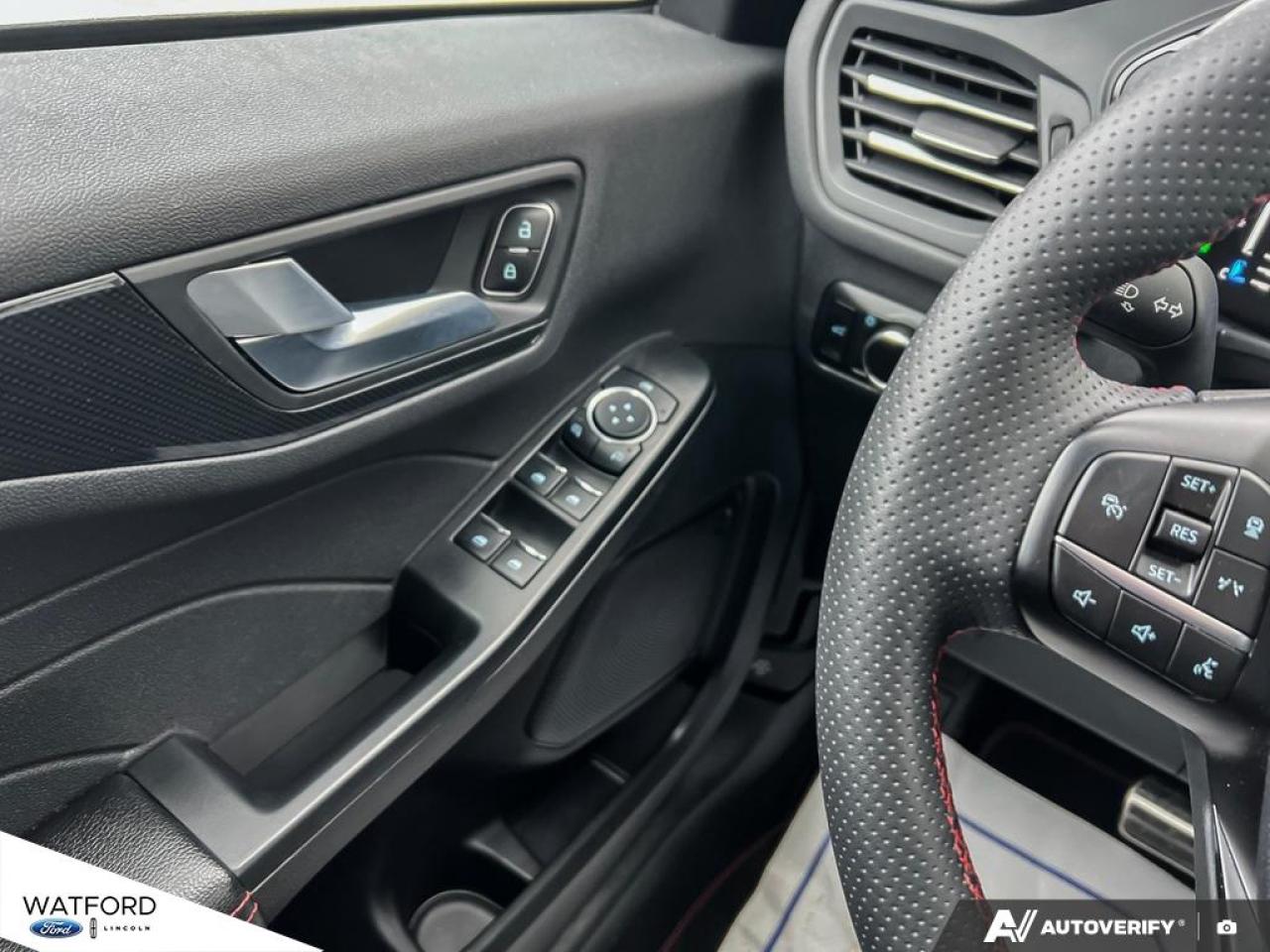 2023 Ford Escape ST-Line AWD Photo