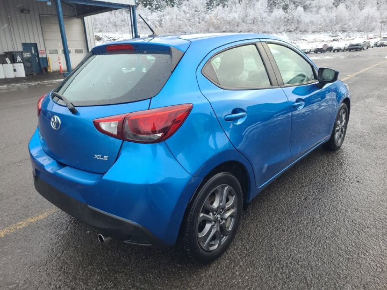 2020 Toyota Yaris Hatchback XLE | Heated Wheel + Seats | Rear Camera | CarPlay + Android | and More ! Photo