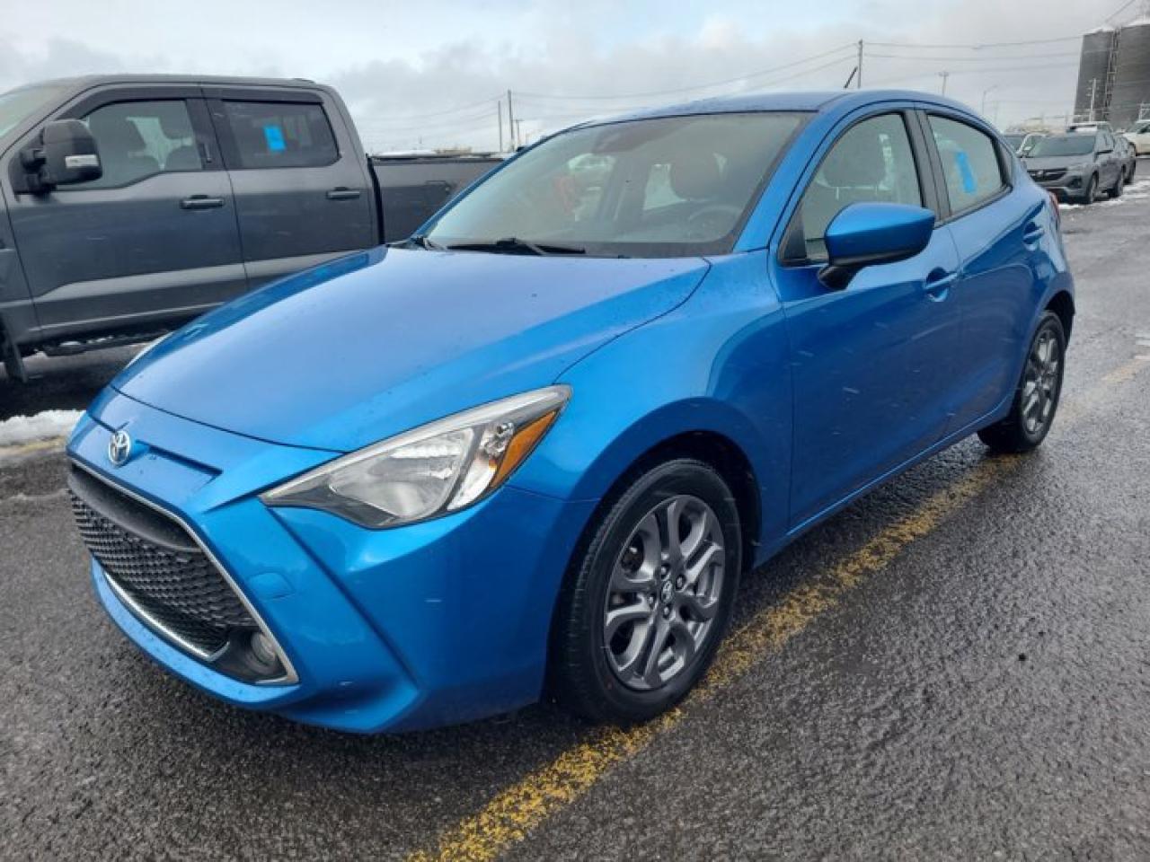 2020 Toyota Yaris Hatchback XLE | Heated Wheel + Seats | Rear Camera | CarPlay + Android | and More ! Photo0