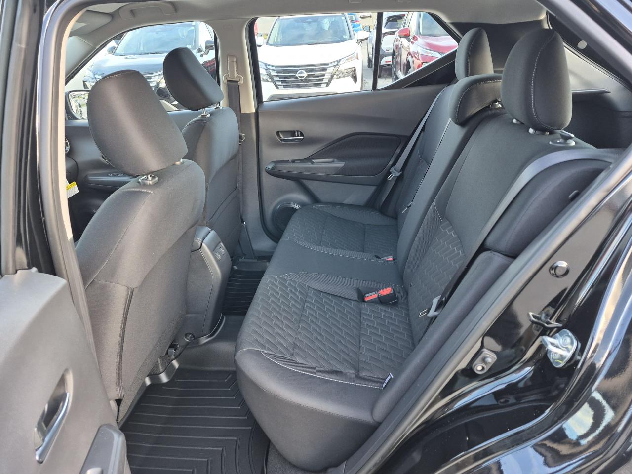 2025 Nissan Kicks Play SV FWD Photo13