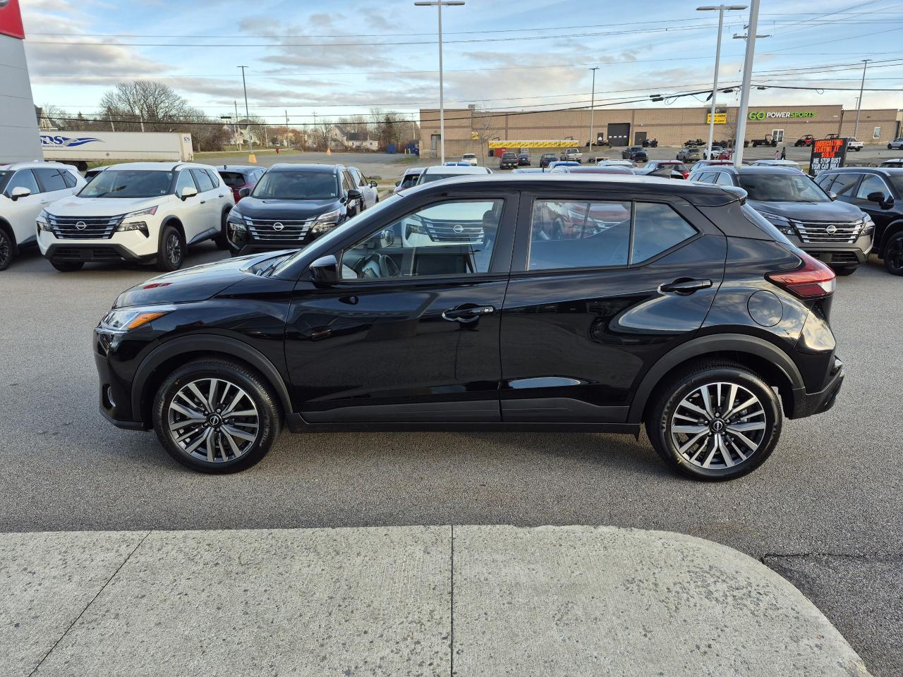 2025 Nissan Kicks Play SV FWD Photo3