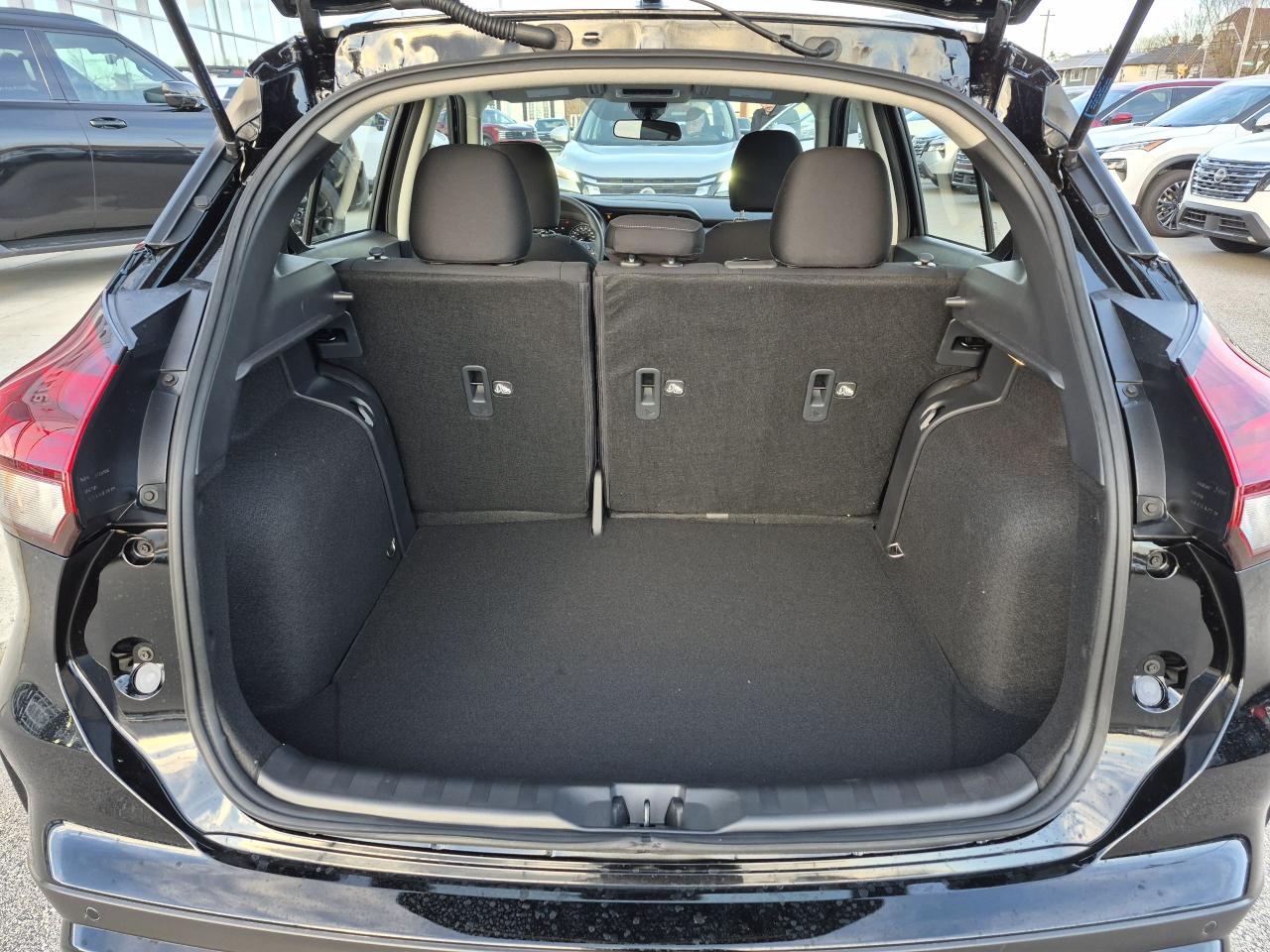 2025 Nissan Kicks Play SV FWD Photo15