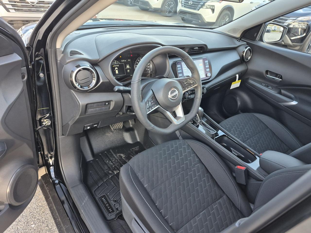 2025 Nissan Kicks Play SV FWD Photo23