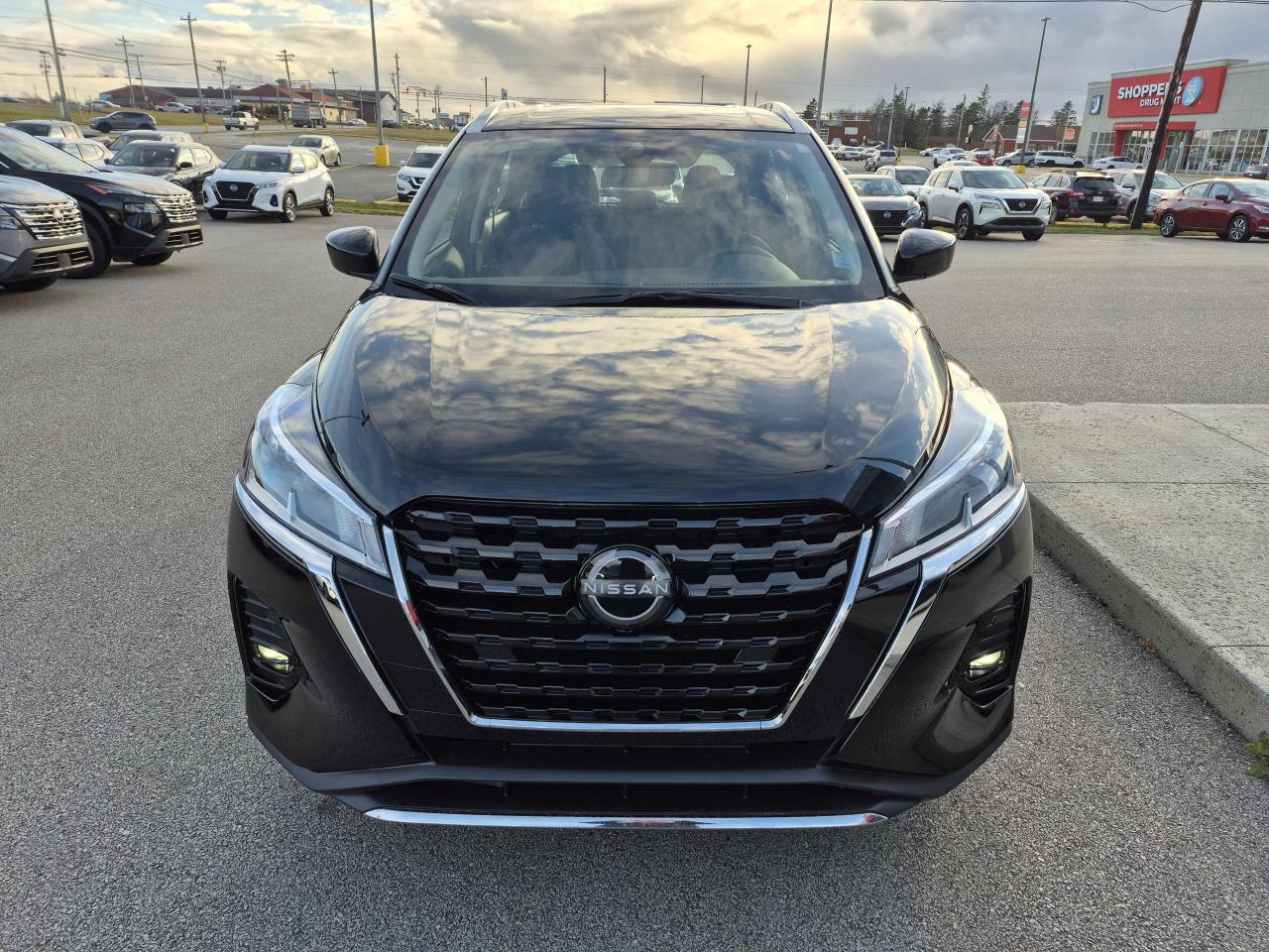 2025 Nissan Kicks Play SV FWD Photo2