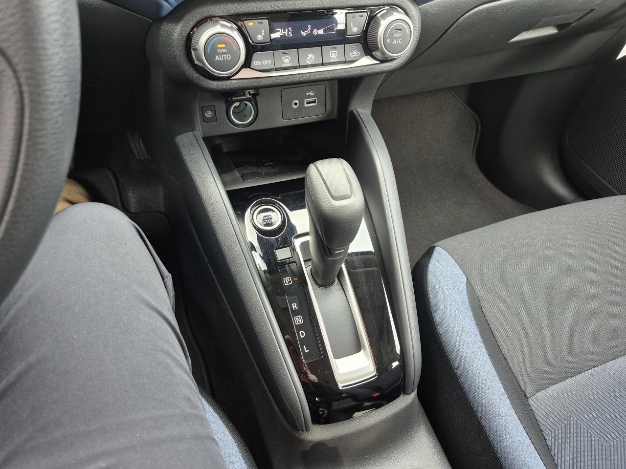 2025 Nissan Versa SV Photo10