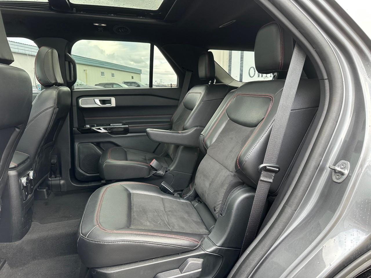 2022 Ford Explorer ST-LINE 4WD Photo